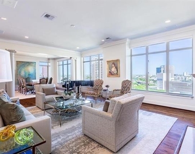 2525 N Pearl Street - Photo Thumbnail 4