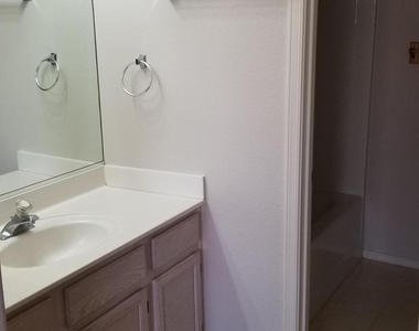 13834 N Cambria Drive - Photo Thumbnail 10