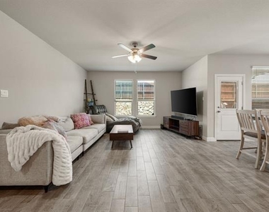 1217 Southwark Drive - Photo Thumbnail 12