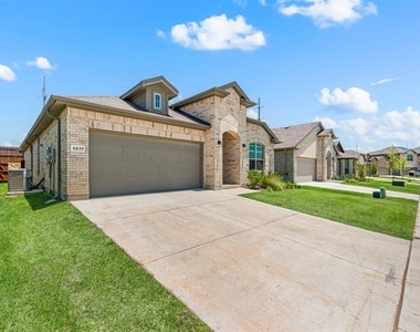 1217 Southwark Drive - Photo Thumbnail 9