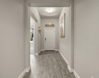 1217 Southwark Drive - Photo Thumbnail 11