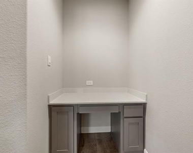 1217 Southwark Drive - Photo Thumbnail 19