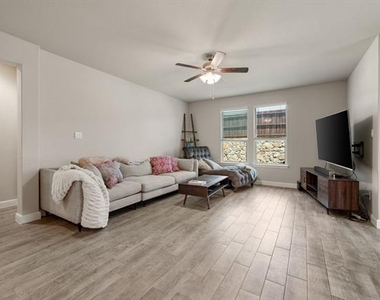 1217 Southwark Drive - Photo Thumbnail 4