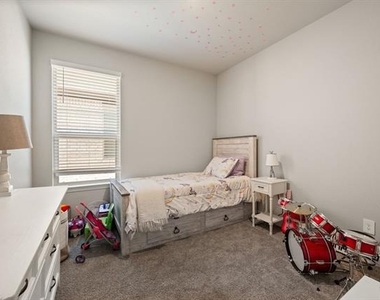 1217 Southwark Drive - Photo Thumbnail 23
