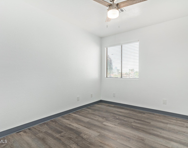 1026 E Fairmount Avenue - Photo Thumbnail 11