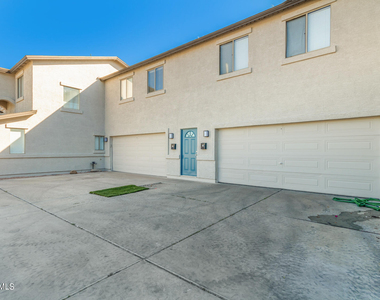 1026 E Fairmount Avenue - Photo Thumbnail 2
