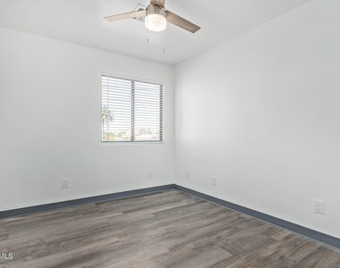 1026 E Fairmount Avenue - Photo Thumbnail 12