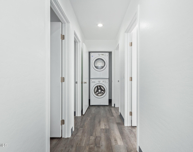 1026 E Fairmount Avenue - Photo Thumbnail 16