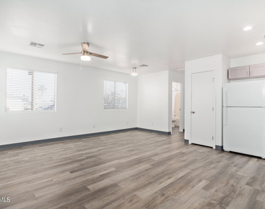 1026 E Fairmount Avenue - Photo Thumbnail 4