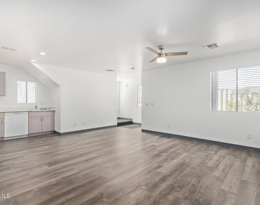 1026 E Fairmount Avenue - Photo Thumbnail 7