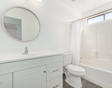 1026 E Fairmount Avenue - Photo Thumbnail 10