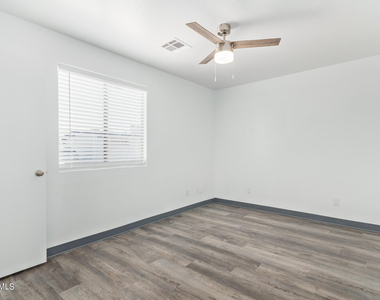 1026 E Fairmount Avenue - Photo Thumbnail 8