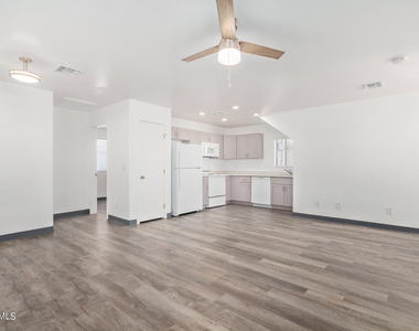 1026 E Fairmount Avenue - Photo Thumbnail 6