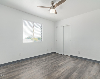 1026 E Fairmount Avenue - Photo Thumbnail 13