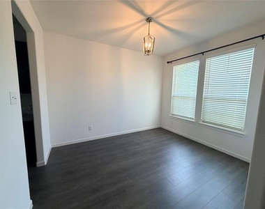 166 Camelia Street - Photo Thumbnail 1