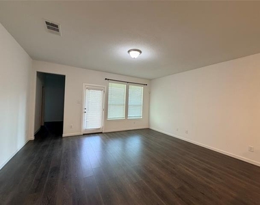 166 Camelia Street - Photo Thumbnail 3