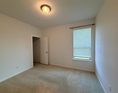 166 Camelia Street - Photo Thumbnail 9