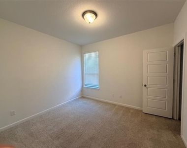 166 Camelia Street - Photo Thumbnail 5