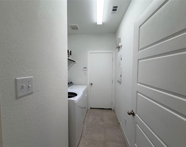 166 Camelia Street - Photo Thumbnail 10