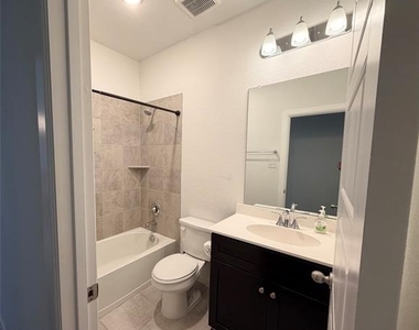 166 Camelia Street - Photo Thumbnail 6