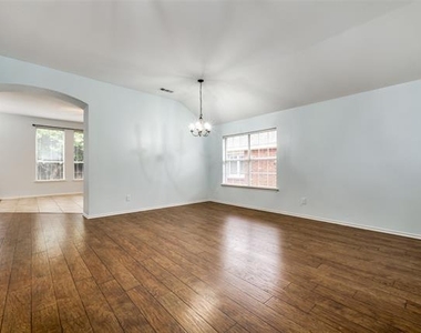 1617 Redwood Drive - Photo Thumbnail 4