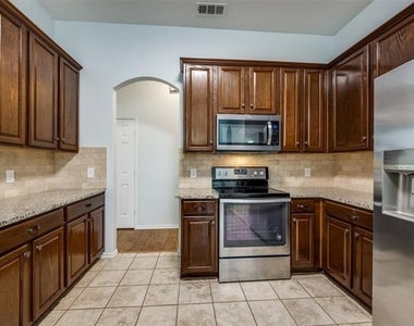 1617 Redwood Drive - Photo Thumbnail 14