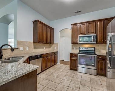 1617 Redwood Drive - Photo Thumbnail 12