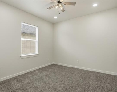 532 Highview Court - Photo Thumbnail 14