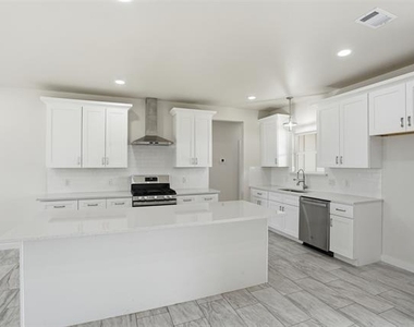 532 Highview Court - Photo Thumbnail 3