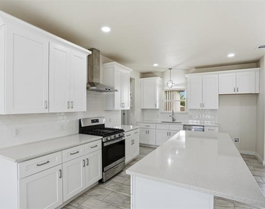 532 Highview Court - Photo Thumbnail 8