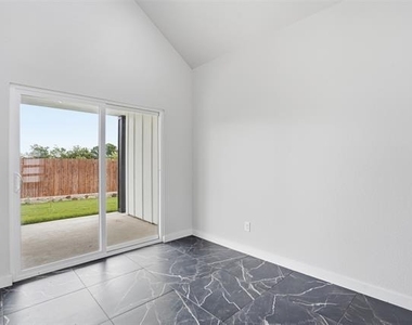 544 Highview Court - Photo Thumbnail 15