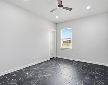 544 Highview Court - Photo Thumbnail 16
