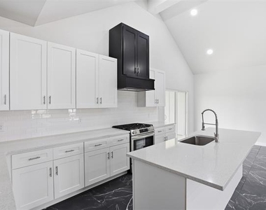 544 Highview Court - Photo Thumbnail 12