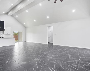 544 Highview Court - Photo Thumbnail 7