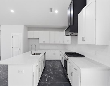 544 Highview Court - Photo Thumbnail 13