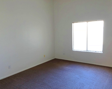 1719 S Pinto Drive - Photo Thumbnail 13