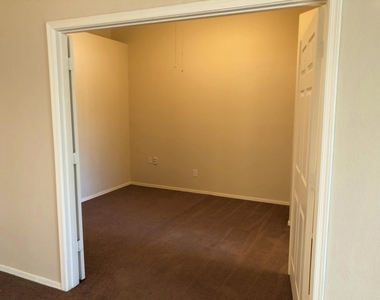 1719 S Pinto Drive - Photo Thumbnail 6