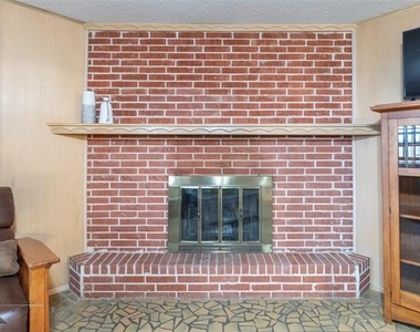 1926 Richland Drive - Photo Thumbnail 4
