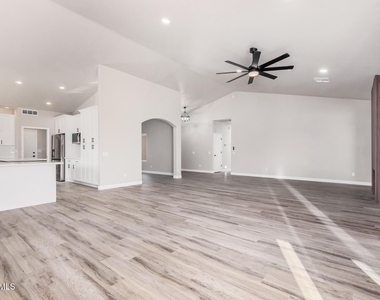 9310 E Crystal Drive - Photo Thumbnail 5