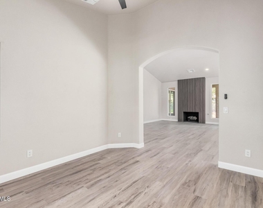 9310 E Crystal Drive - Photo Thumbnail 16