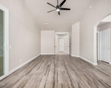 9310 E Crystal Drive - Photo Thumbnail 11
