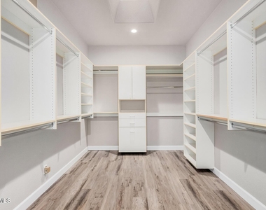 9310 E Crystal Drive - Photo Thumbnail 15