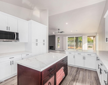 9310 E Crystal Drive - Photo Thumbnail 9