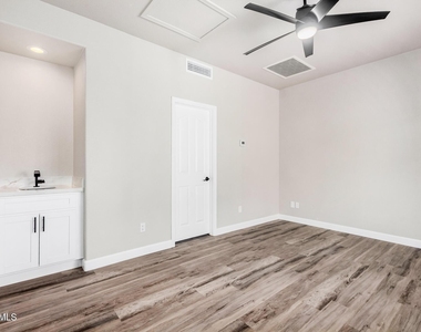 9310 E Crystal Drive - Photo Thumbnail 19