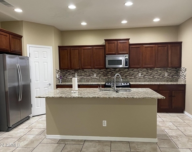 2018 W Davis Road - Photo Thumbnail 6