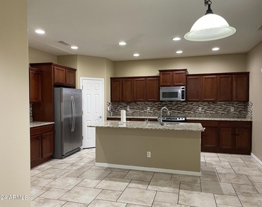 2018 W Davis Road - Photo Thumbnail 7
