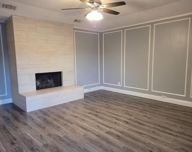 910 Boxwood Drive - Photo Thumbnail 3