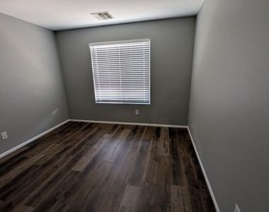 1377 E Pryor Road - Photo Thumbnail 17