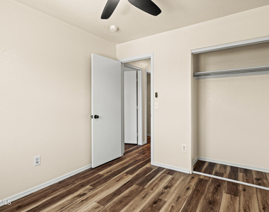 21827 N 40th Way - Photo Thumbnail 23