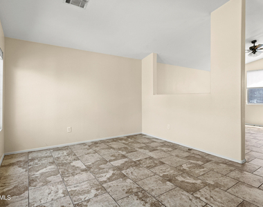 21827 N 40th Way - Photo Thumbnail 5
